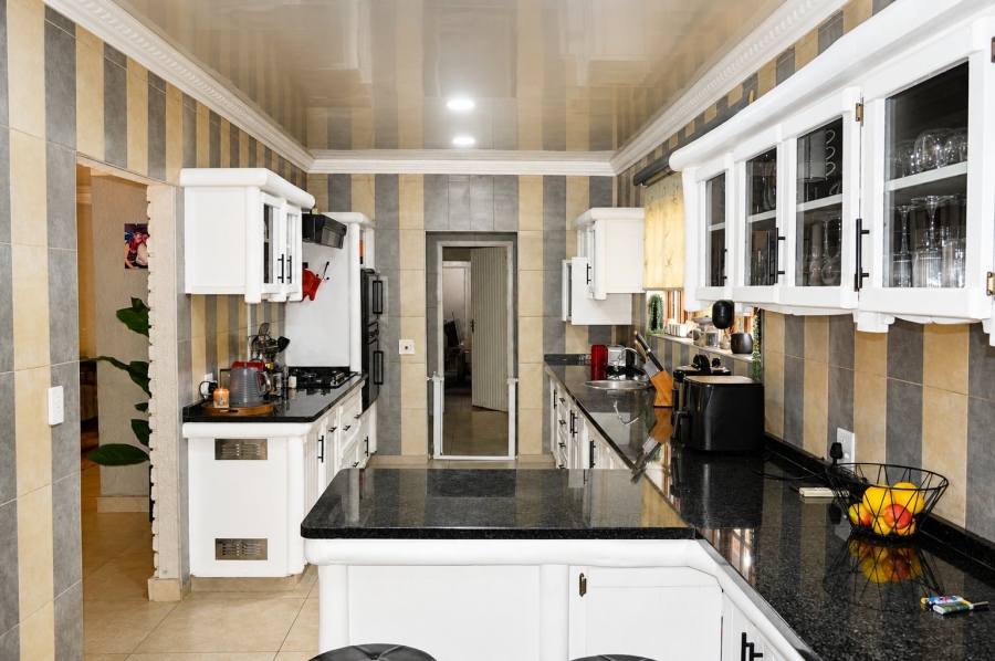 5 Bedroom Property for Sale in Wilkoppies North West